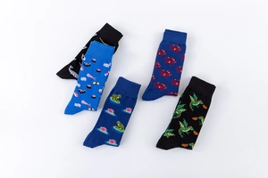 Detailed flat lay of 5 cotton socks featuring fun sushi, crab, frog and shark patterns