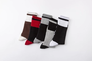 Lot de cinq paires de chaussettes de sport en coton côtelé multicolore pour homme