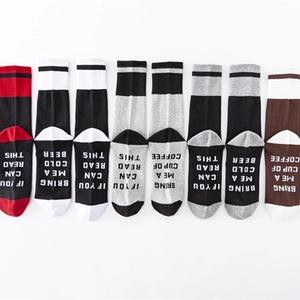 Lot de chaussettes de sport en coton colorées avec messages humoristiques sur la semelle