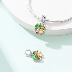 S925 silver four-leaf clover charm with green enamel and ladybug for DIY bracelet