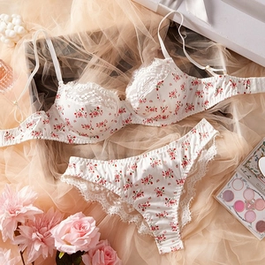 Women Floral Lace Lingerie Bra And Matching Panties Wireless Sweet Breathable Underwear White