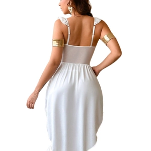 Robe de déesse blanche asymétrique avec bretelles volantées et dos en résille