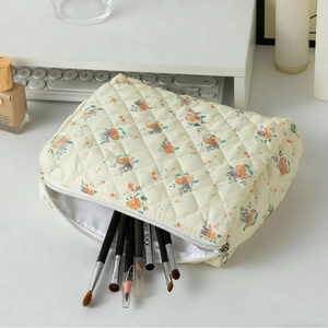 Quilted floral makeup bag with large capacity storage for daily cosmetics and brushes