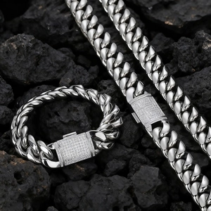 Set catena e bracciale Cuban link argento con chiusura ghiacciata su pietra nera