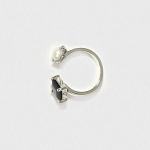 Minimalist S925 silver open ring featuring a round white pearl and black rectangular gem