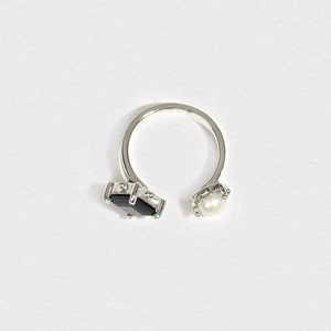 Minimalist open ring with rectangular black gemstone and white pearl on silver metal