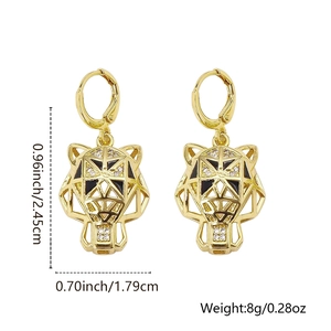 Detailansicht der Abmessungen von Leopardenohrringen mit Goldbeschichtung und Zirkon