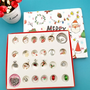 Christmas advent calendar with 24-day countdown jewelry set including charms and bracelet