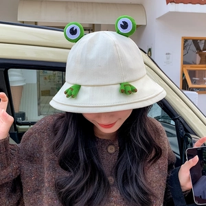 Cute frog bucket hat for women in beige canvas with green frog eyes and 3D details