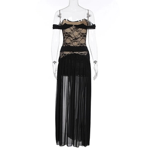 Détail de dentelle florale noire élégante et couches de tulle sur robe de soirée