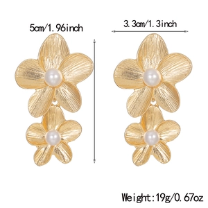 Detailed size and weight specs for vintage gold flower earrings with white pearl centers
