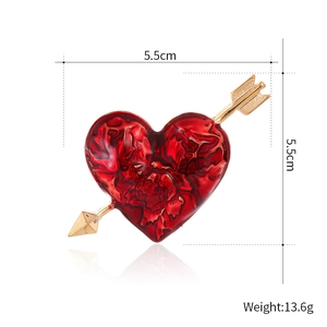 Red heart and arrow brooch with enamel texture and gold finish, size 5.5cm x 5.5cm