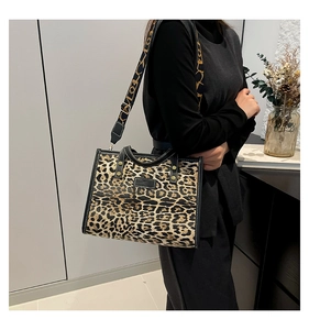 Detailed view of the leopard print tote bag with stylish patterned woven shoulder strap