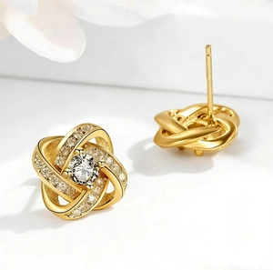 Elegantes pendientes de trébol en plata S925 dorada con cristales de diamantes pavé