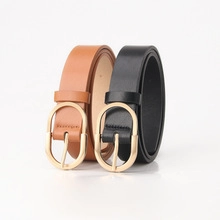 Cinture classiche in pelle nera e marrone con eleganti fibbie ovali in metallo oro