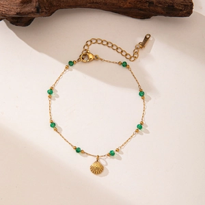 Goldenes Seestern-Muschel-Armband mit dunkelgrünen Perlen und Muschel-Anhänger