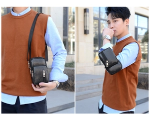 Détail montrant l'usage double du mini sac en cuir PU noir, en bandoulière et bras