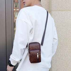 Sac bandoulière homme en cuir PU marron vintage avec plusieurs poches zippées et sangle