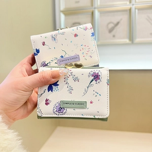 Floral print tri-fold mini wallet with heart clasp and lychee texture PU leather finish