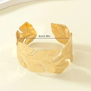 Detail of golden leaf cuff bracelet featuring etched veins and 6cm inner diameter size label