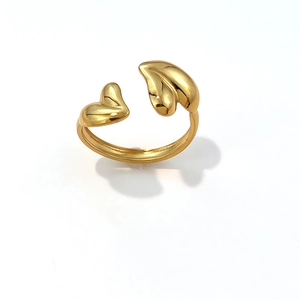 Bague ouverte cœur et pétale plaqué or avec une finition polie effet miroir chic