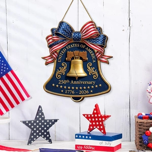 Dettaglio della targa in legno 250° anniversario USA con campana della libertà