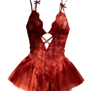 Roter Spitzen-Body mit Blumenstickerei und transparentem Mesh-Minirock für Damen
