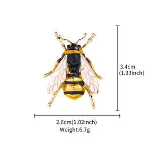 Detailed size specifications for bee brooch with 3.4cm height and 2.6cm width measurements