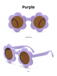 Vues de face et de profil à 45 degrés de lunettes de soleil fleurs violettes
