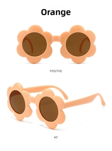 Vues de face et à 45 degrés des lunettes de soleil fleurs enfant avec cadre jaune orangé