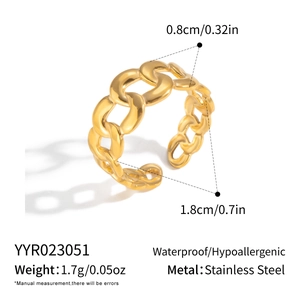 Macro shot of 18K gold plated stainless steel Cuban chain link open ring detailing