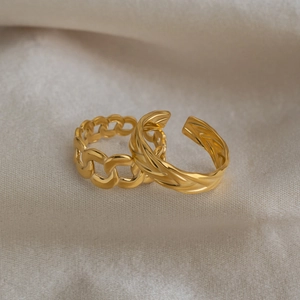 Detail of 18K gold-plated double-layer twist ring and curb link chain stackable rings