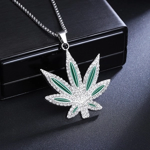 Hip hop maple leaf necklace with sparkling diamonds and green enamel on a silver box chain