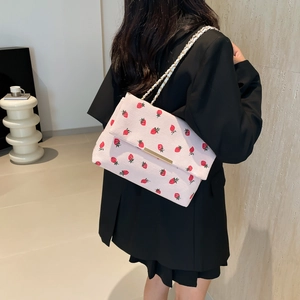 Fashionable strawberry print chain shoulder bag with metal bar buckle and knit texture