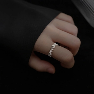 Elegant S925 sterling silver lace hollow heart open ring on model's hand