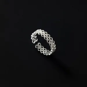 Elegant S925 sterling silver lace hollow heart open ring with a polished silver finish