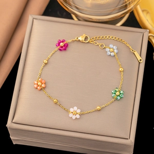 Colorful beaded flower necklace in gold stainless steel with pearls and natural stones