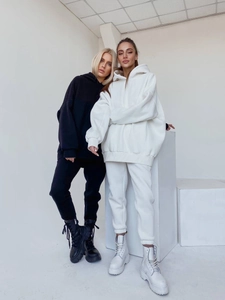 Detailansicht von Oversized-Baumwollfleece-Hoodie-Set mit Kängurutaschen und Rippbündchen