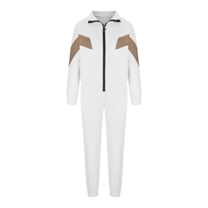 Dettaglio completo di set sportivo bianco con maniche marroni a contrasto e zip