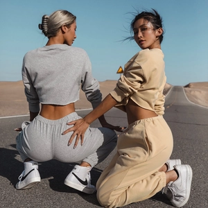 Dames sportset 2-delig met korte hoodie en joggingbroek in de kleuren grijs en beige