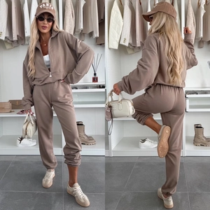 Ensemble décontracté deux pièces pour femme avec sweat à demi-zip et pantalon taupe