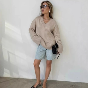 Maglione da donna in maglia con scollo a V beige oversize con polsini a coste e vestibilità ampia