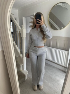 Detailed mirror selfie of grey two-piece set featuring zip-up hoodie and wide-leg joggers