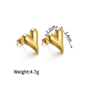 Detailed view of 3D heart-shaped gold earrings with dimensions 1.4cm x 1.2cm and 4.7g weight