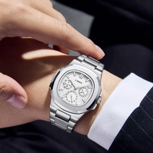 Close-up of a men's quartz watch with a white textured dial and stainless steel band