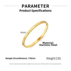 Detailed specs of the 4mm gold steel bracelet featuring a 170mm perimeter and brick pattern