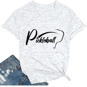 T-shirt grigia Pickleball con nodo frontale e pantaloncini in denim con strappi