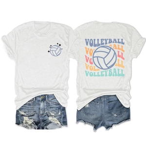 Mise à plat du t-shirt imprimé volley-ball recto-verso avec short en jean