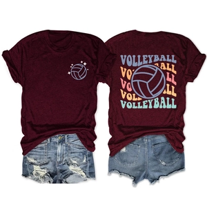 Ensemble t-shirt volley bordeaux et short en jean avec vue de face et de dos