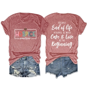 Ensemble d'été pour femme infirmière en soins palliatifs avec t-shirt et short en jean
